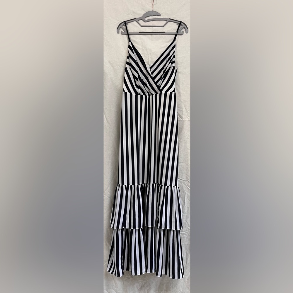 Banana Republic black and white stripe maxi size 6